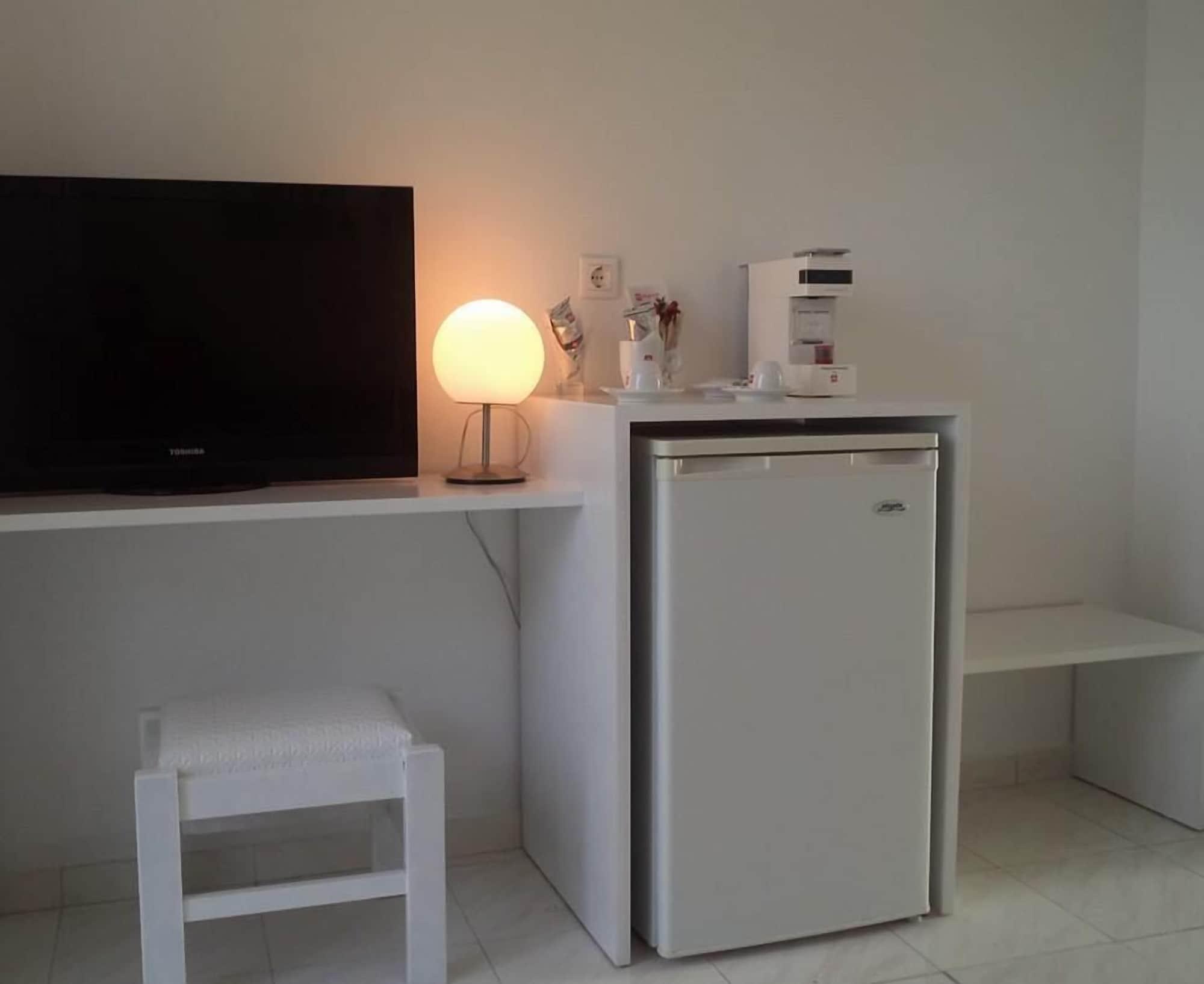 Blue Nest Hotel Тигаки Экстерьер фото