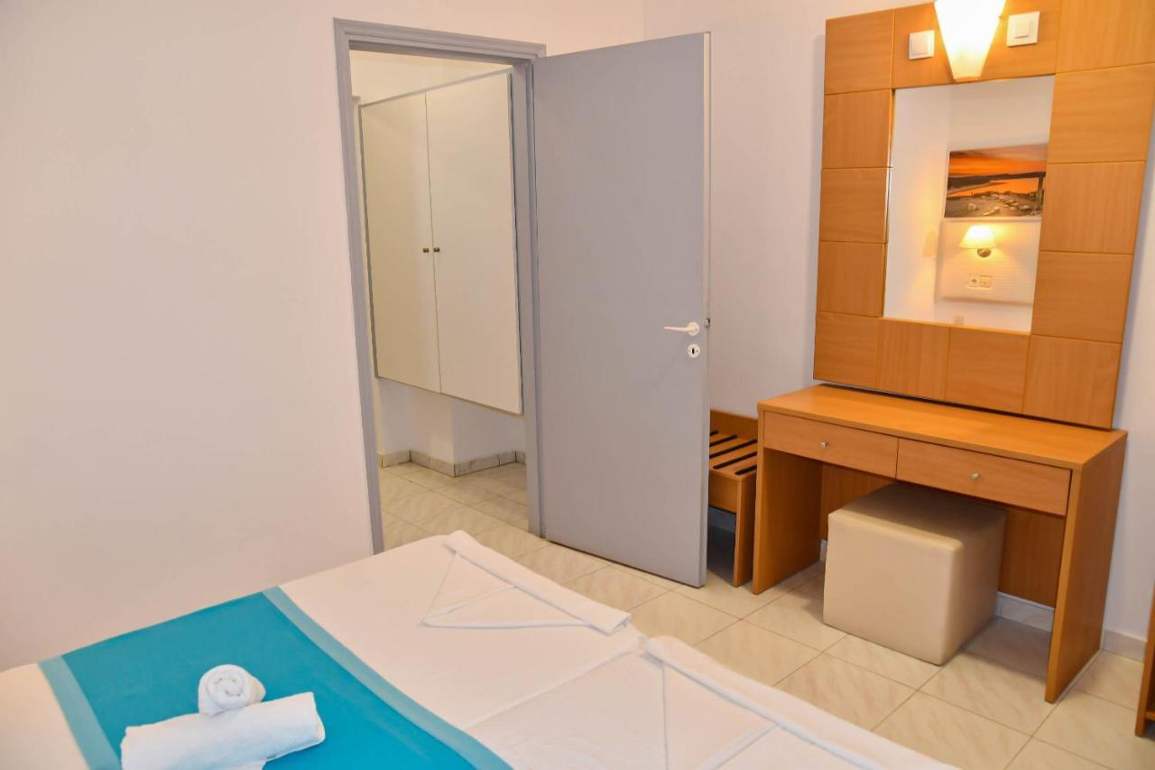 Blue Nest Hotel Тигаки Экстерьер фото