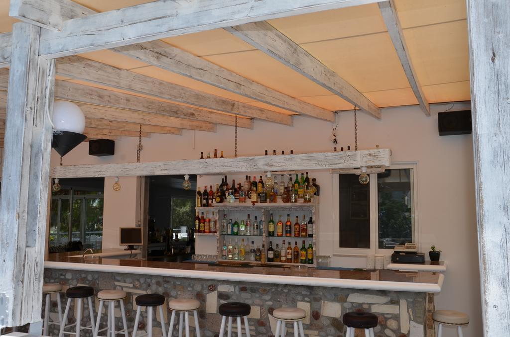 Blue Nest Hotel Тигаки Экстерьер фото